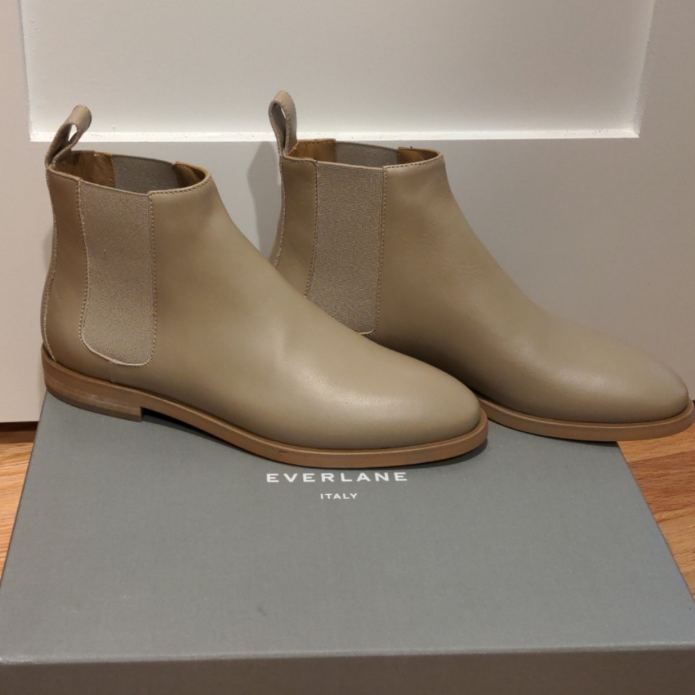 Everlane Modern Chelsea Boots - NWT
